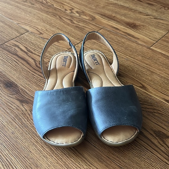 Born Trang Slingbacks, Leather, Blue, Navy, Size 8 - Picture 4 of 9